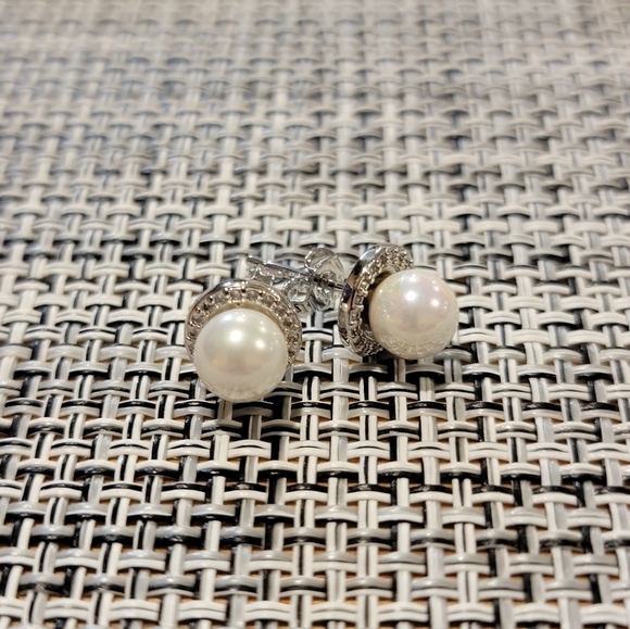 Jewelry - Cultured Pearl & White Lab Created Topaz Halo Stud Earrings NWOT